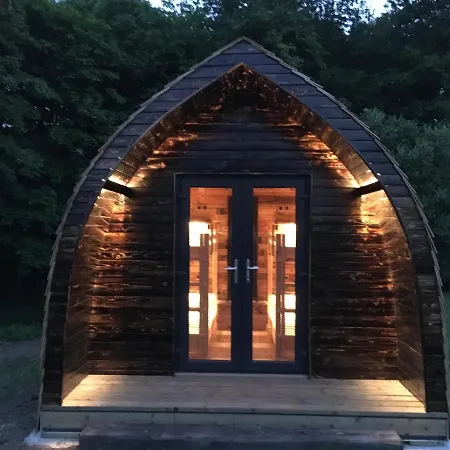 Campsite Cedar Camping Pod *