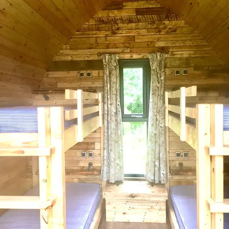 Campsite Cedar Camping Pod *