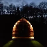 Cedar Camping Pod * Great Ayton